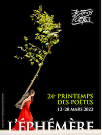 Affiche du Printemps des poètes, photo extraite du tout dernier spectacle de Pina Baush. : fond noir, danseuse en robe rouge portant un arbre sur son dos