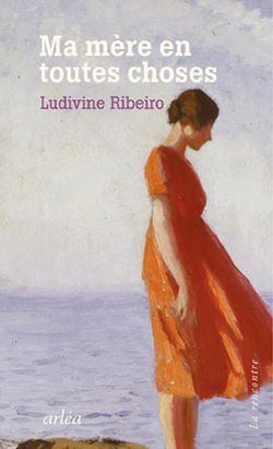 Couverture du livre : une jeune femme de profil en robe orange devant l'océan