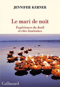 Couverture du livre avec jaquette (des bougies sur l'eau)