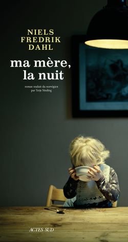 Couverture du livre avec photo d'un enfant buvant la tête cachée par son bol