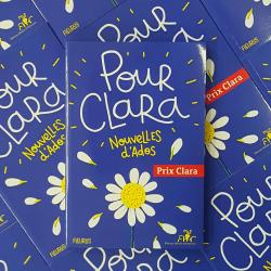 Couverture du recueil de nouvelles d'ados Prix Clara 2021, fond bleu, marguerite, Pour Clara