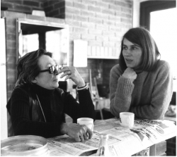 Marguerite Duras et Michelle Porte sur le tournage de Véra Baxter, 1976 