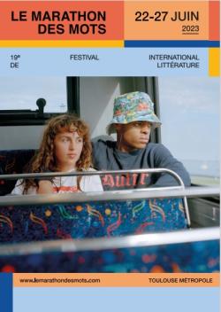 Affiche du festival avec deux jeunes gens assis dans un tram