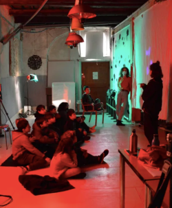 Photo en couleur d'un atelier de La Fabrique Turbulente avec enfants