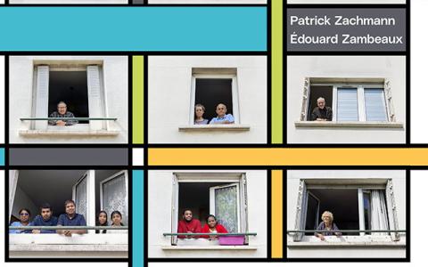 Photo d'une façade d'immeuble avec habitants aux fenêtres