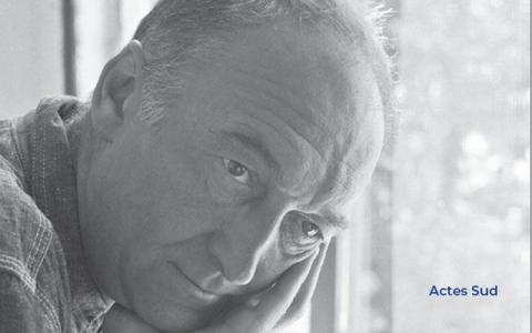 Bandeau avec portrait de Jean Vilar, photo en noir et blanc