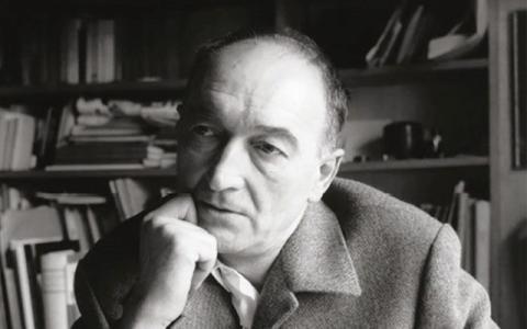 visuel pour florilettres 241, photo de Jean VIlar à son bureau