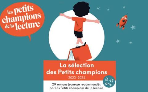 Dessin sur fond turquoise d'un enfant de dos sur un livre devant une lune ronde et blanche