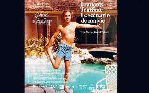 Visuel avec affiche du film : François Truffaut en maillot de bain sur une jambe