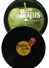 Deux vinyles des Beatles et des Stones